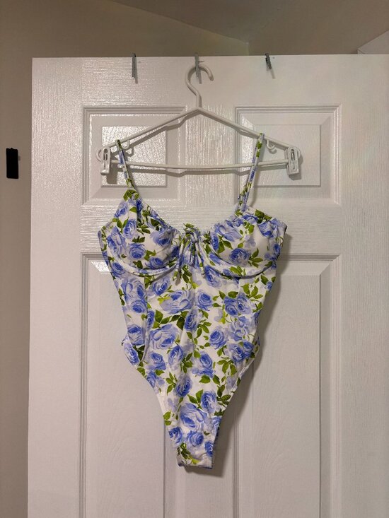 Cupshe Other - Blue Floral Underwire One-Piece Swimsuit | Blue and White Floral NWT (XL)